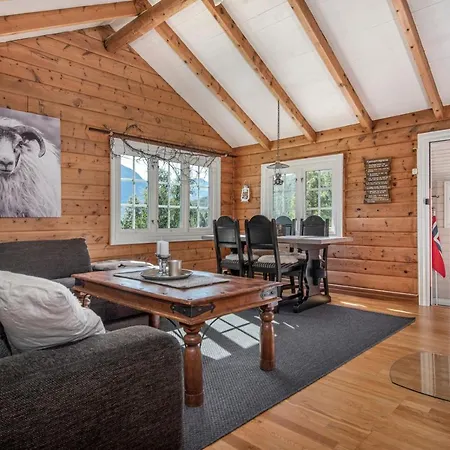 Okslevegen 2 Stranda (More og Romsdal)